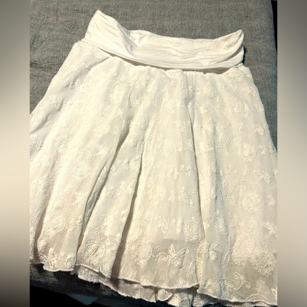 White Cabi stretch waist skirt size L